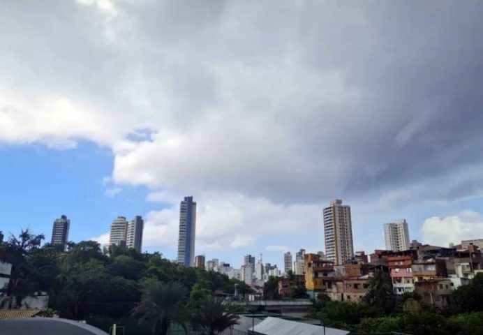 Mais de 60 cidades da Bahia estão com alerta de chuvas intensas para fim de semana