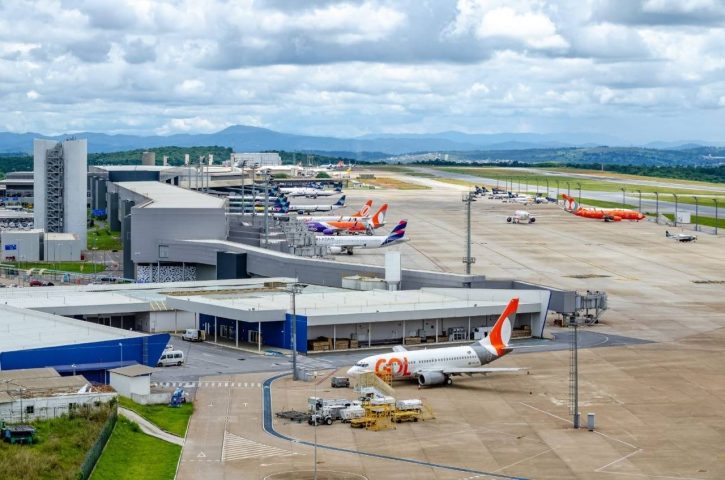 Homem investigado por homicídio na Bahia e que fugiu após crime é preso em aeroporto