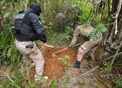 Polícia descobre cemitério clandestino no interior da Bahia que era utilizado por criminosos