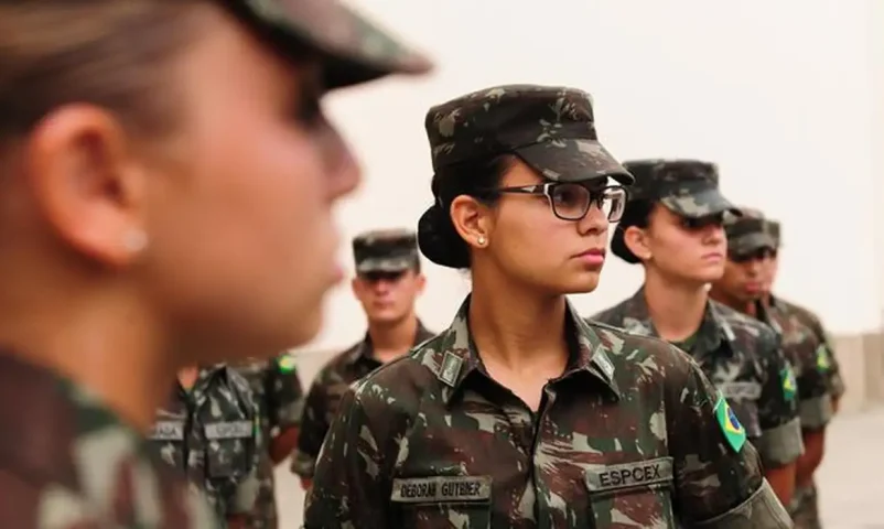 Começa seleção complementar para serviço militar feminino