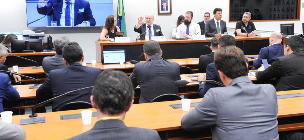 Proposta que proíbe divisão de detentos por facção avança em comissão da Câmara dos Deputados; entenda