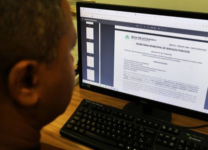 Responsáveis por descarte irregular de resíduos e terrenos sem muro e passeio em Feira de Santana são notificados