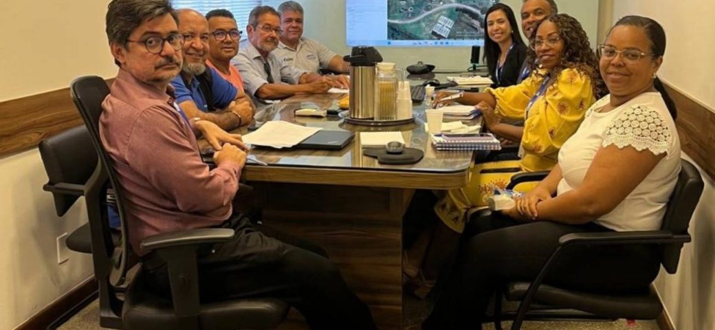 Agência Reguladora e Embasa discutem recuperação de ruas e prestação de serviços em Feira de Santana