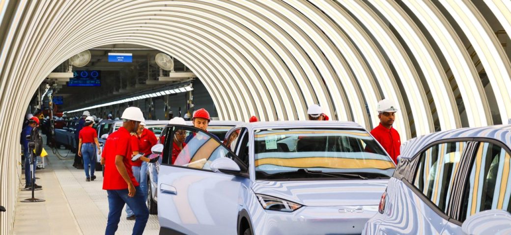 Obras de ampliação na unidade fabril da BYD vai elevar índice de nacionalização dos carros