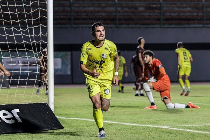 Jequié vence Jacuipense e pula para vice liderança do Baianão 2026