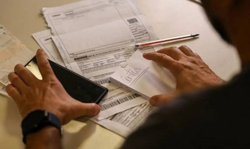 Salário mínimo de R$ 1.621 começa ser pago nesta segunda, 2