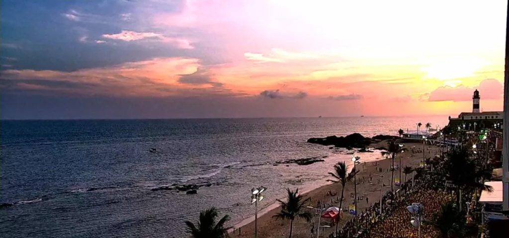 Calor e pancadas de chuva marcam Carnaval em Salvador nesta sexta, 12; confira previsão