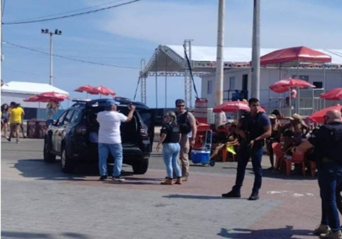 Homens são presos por extorsão no Farol da Barra, em Salvador