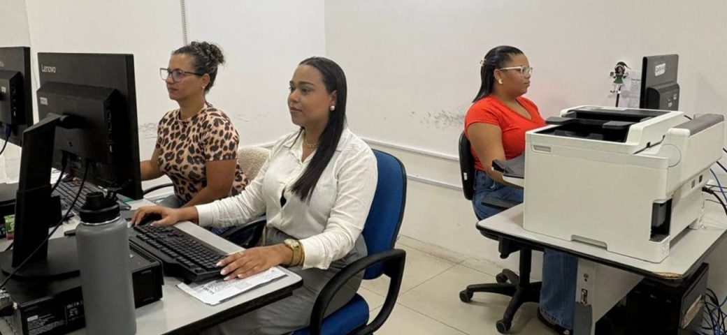 Mais de 300 carteiras para pessoas com autismo, fibromialgia e anemia falciforme já foram emitidas em Feira de Santana