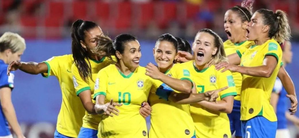 FIFA passa exigir mulheres em comissões técnicas no futebol feminino