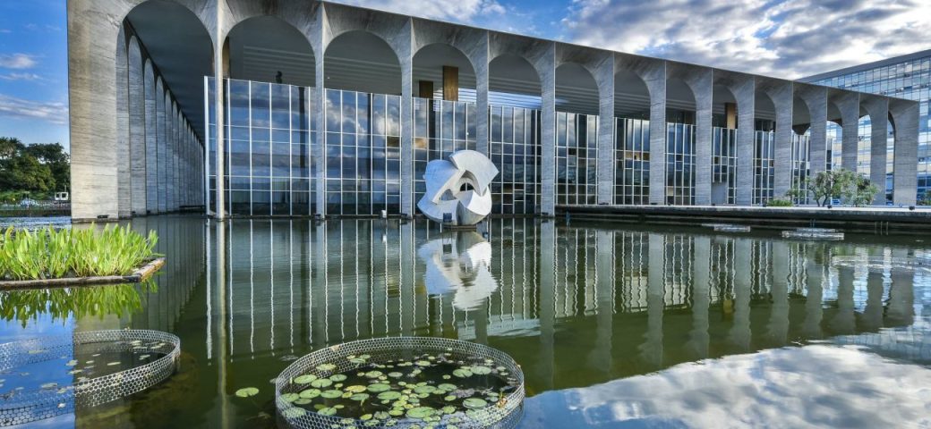 Brasil manifesta preocupação com escalada do conflito no Oriente Médio após ataques promovidos pelo Irã