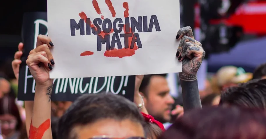 Senado aprova projeto que equipara misoginia ao racismo e endurece penas para crimes contra mulheres