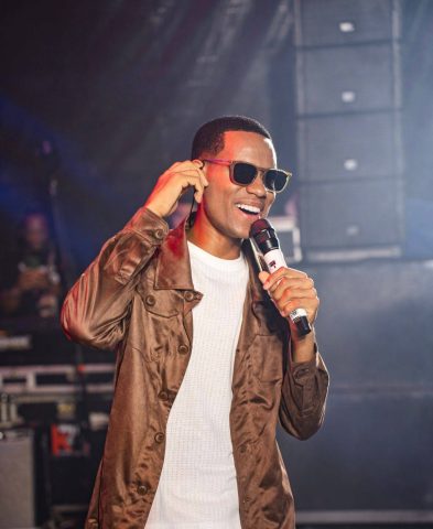 Netto Brito chega ao Top 1 do YouTube Charts com música “A Cena”