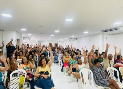 Professores da rede municipal de Feira de Santana decidem por estado de greve