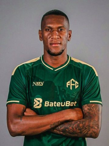 Feira FC anuncia contratação do experiente lateral Alex Cazumba