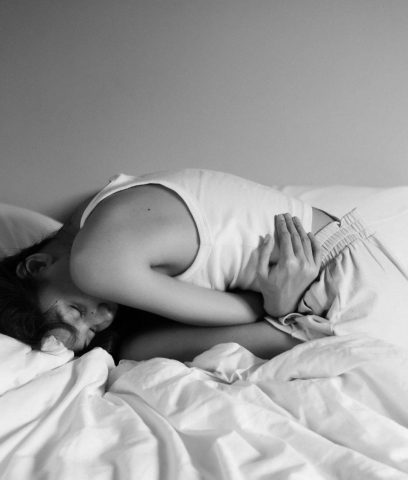 Endometriose: dor crônica afeta milhões de brasileiras e exige tratamento especializado