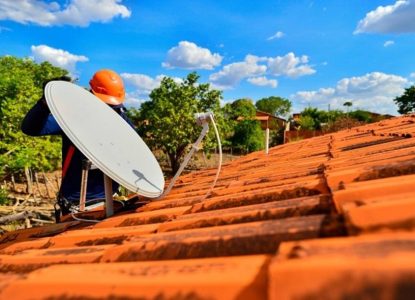 Caravana 'Brasil Antenado' inicia percurso pela Bahia para instalar antenas digitais gratuitas