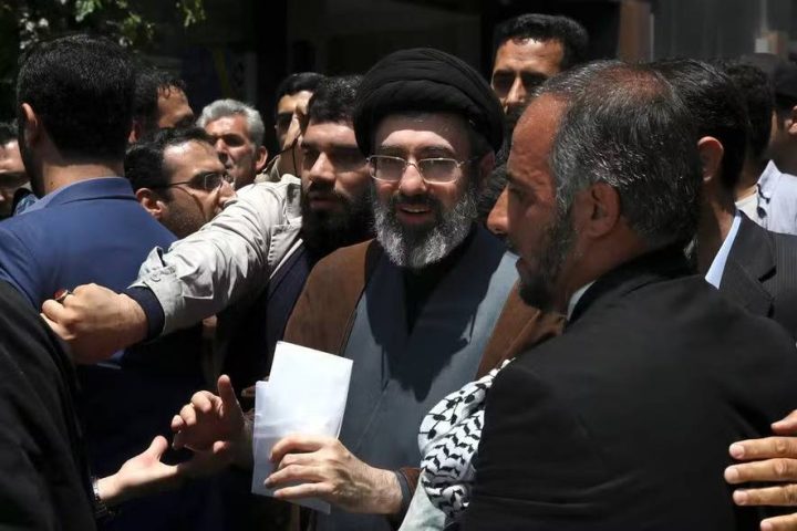 Irã anuncia Mojtaba Khamenei, filho de Ali Khamenei, como novo líder supremo