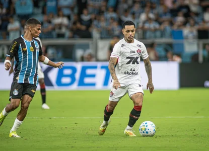 Com atuação ruim, Vitória perde para Grêmio e segue sem vencer fora de casa no Brasileirão