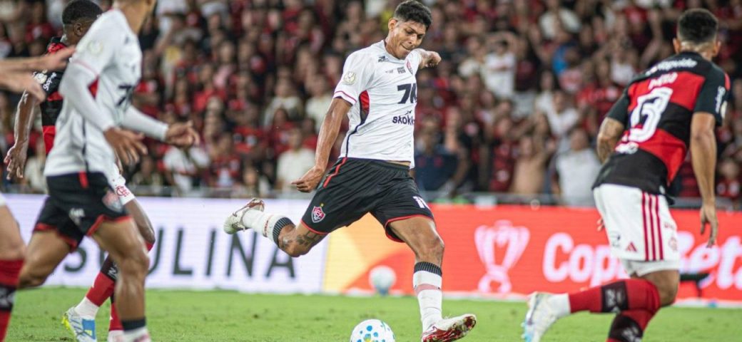 Vitória luta, mas perde para o Flamengo no Maracanã pela Copa do Brasil