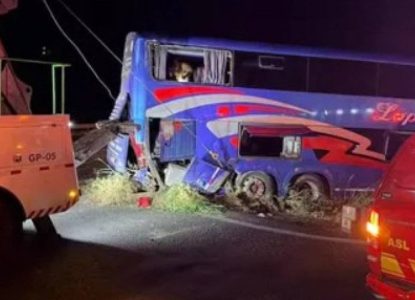Duas pessoas morrem em batida envolvendo ônibus de excursão religiosa que saiu da Bahia