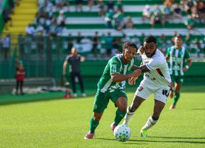 Brasileirão Série A: com um a menos, Vitória arranca empate contra Chapecoense