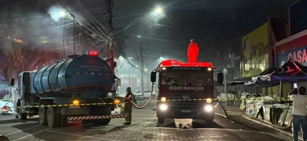 Incêndio atinge loja de eletrodomésticos no centro de Feira de Santana