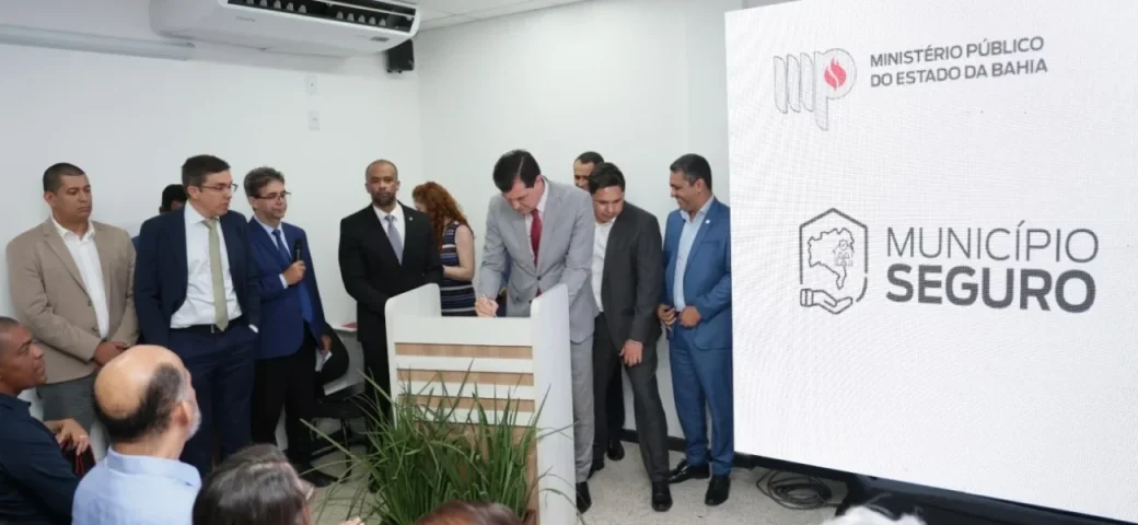 Ministério Público da Bahia reúne prefeitos baianos para debater políticas de segurança pública