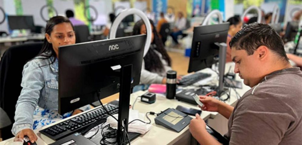 Mais de 5 mil atendimentos foram realizados pela Justiça Eleitoral nas primeiras duas horas de plantão na Bahia