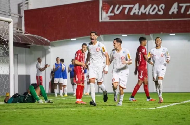 Tombense atropela Porto em Minas Gerais e lidera grupo no Brasileirão Série D