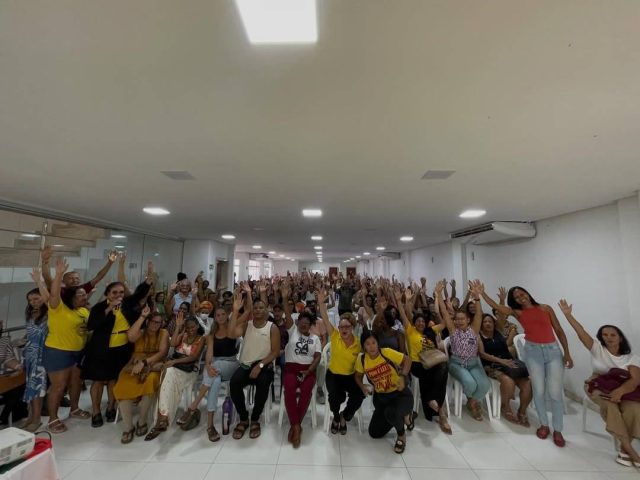 Professores da rede municipal em Feira de Santana paralisam atividades nesta quinta, 23