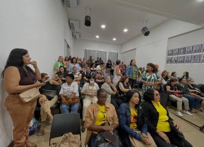 Professores de Feira de Santana protestam na Câmara Municipal por pagamento de precatórios do Fundef com juros