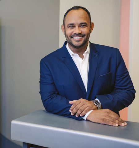 Apresentador da Rede Bahia ministra palestra para comunicadores em Feira de Santana