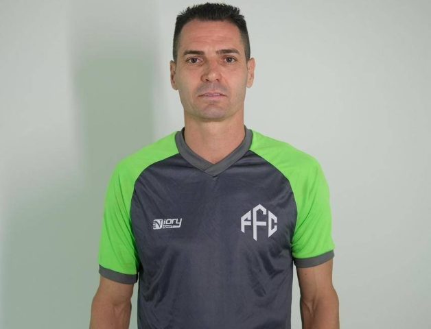 Volante com duas participações na Copa Libertadores e acessos de divisão chega ao Feira FC