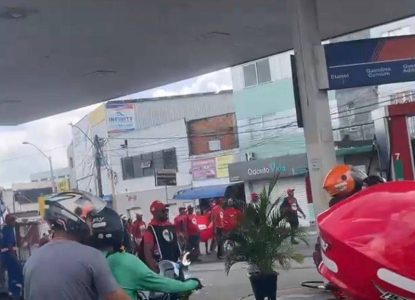 Marcha do Movimento dos Sem Terra trava trânsito em Feira de Santana nesta quarta, 8