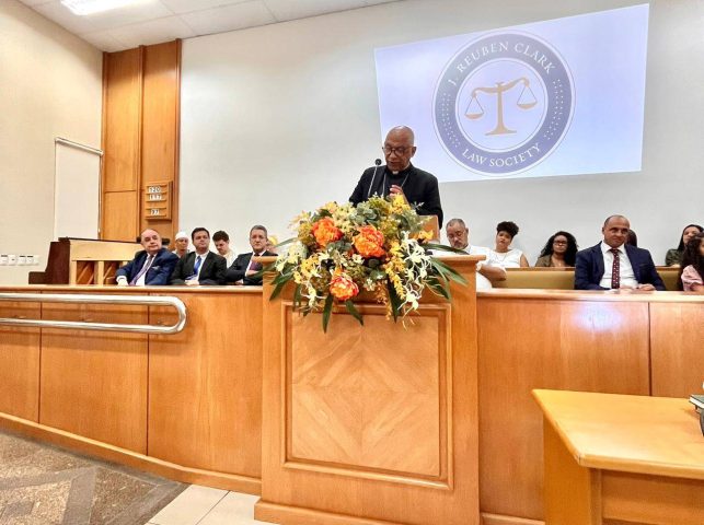 Dom Zanoni defende liberdade religiosa como direito fundamental durante simpósio em Feira de Santana