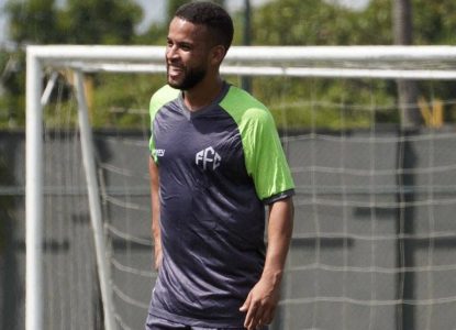 Feira FC anuncia meia-atacante Alvinho, de 27 anos