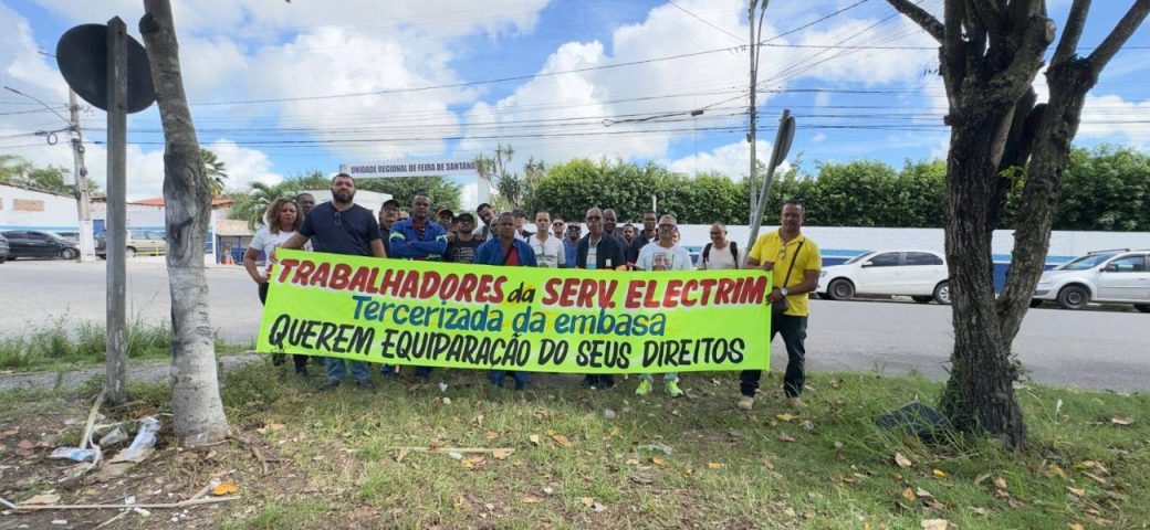 Terceirizados que prestam serviço à Embasa paralisam atividades e cobram reajuste no vale alimentação