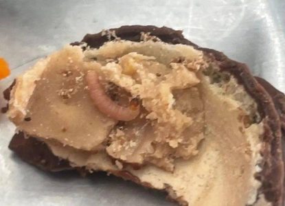 Estudante da UFBA encontra larvas em bombom servido no restaurante universitário
