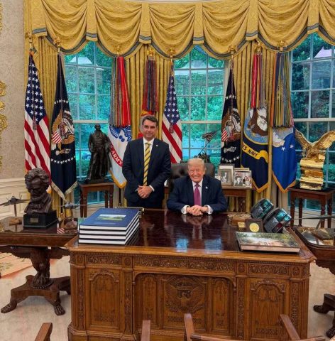 Após queda em pesquisas, Flávio Bolsonaro se reúne com Trump e pede ação contra PCC e CV