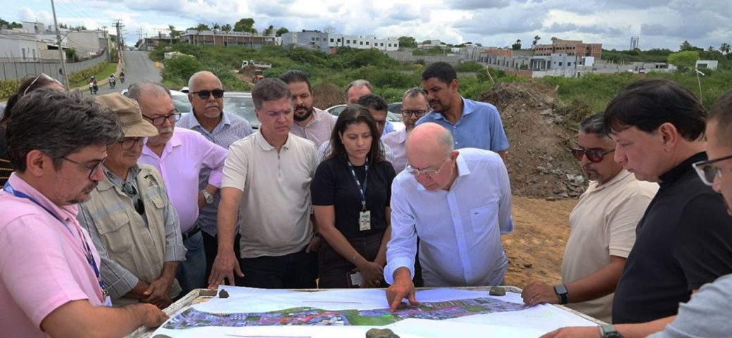 Obra de duplicação da Avenida Artêmia Pires recebe visita técnica de comitiva do governo municipal