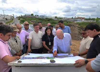 Obra de duplicação da Avenida Artêmia Pires recebe visita técnica de comitiva do governo municipal