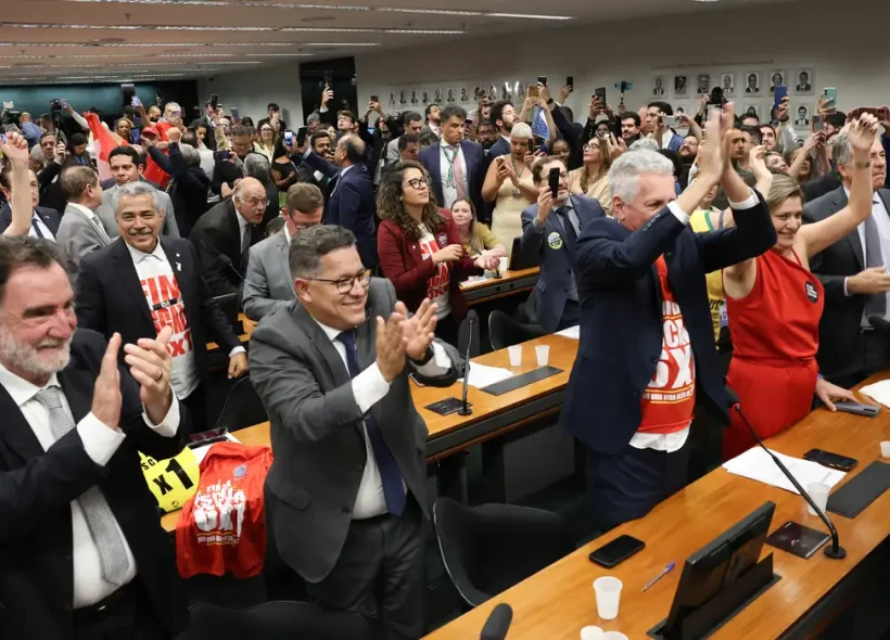 Comissão da Câmara dos Deputados aprova relatório de PEC que acaba com escala 6X1