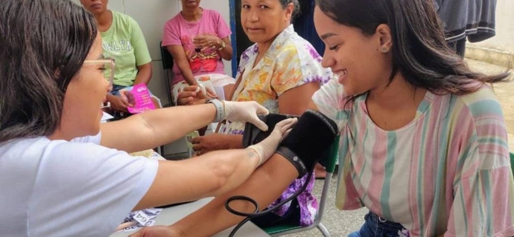 Mais de 1.300 consultas e exames foram agendados no Feira em Ação no distrito de Maria Quitéria