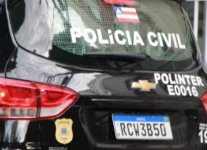 Avô de crianças que morreram em incêndio em Serrinha é preso ao chegar no aeroporto de Salvador