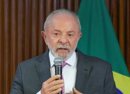 Quaest: Lula aparece numericamente à frente de Flávio Bolsonaro em cenário de 2º turno