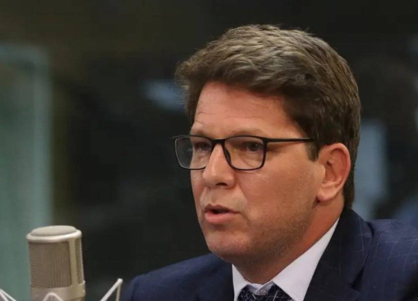 Mário Frias volta atrás e admite dinheiro de Daniel Vorcaro em filme sobre Bolsonaro