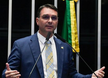 Flávio Bolsonaro afirma que envolvidos nos atos golpistas do 8 de janeiro de 2023 estarão com ele em eventual posse