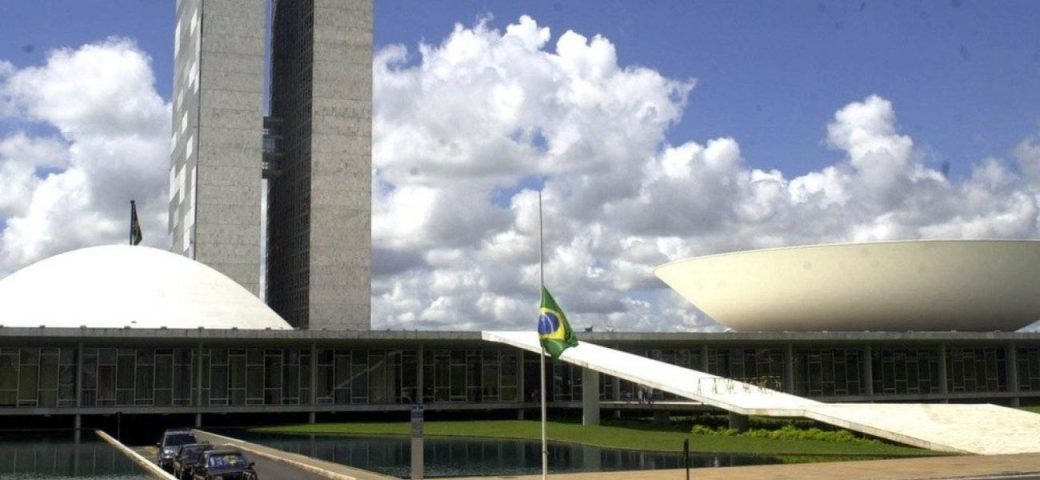 Comissão aprova novo piso de professores em R$ 5,1 mil para 2026