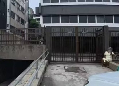 Órgão estadual pede ampliação da interdição de clínica após pacientes perderem visão em mutirão em Salvador